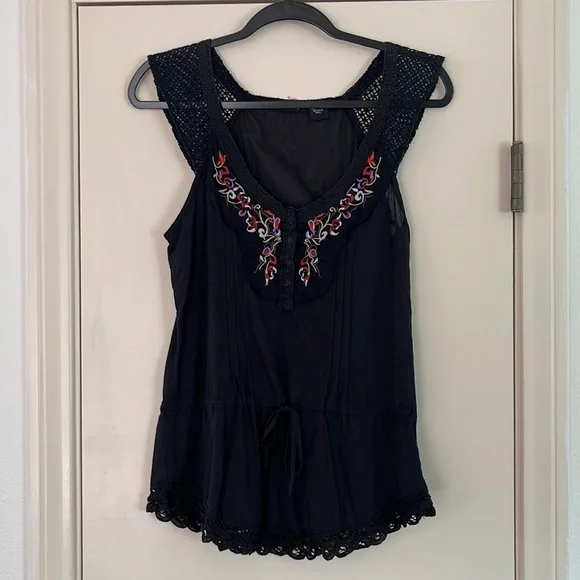 Raviya Black Floral Embroidered Bohemian Top. Size S - Picture 10 of 11